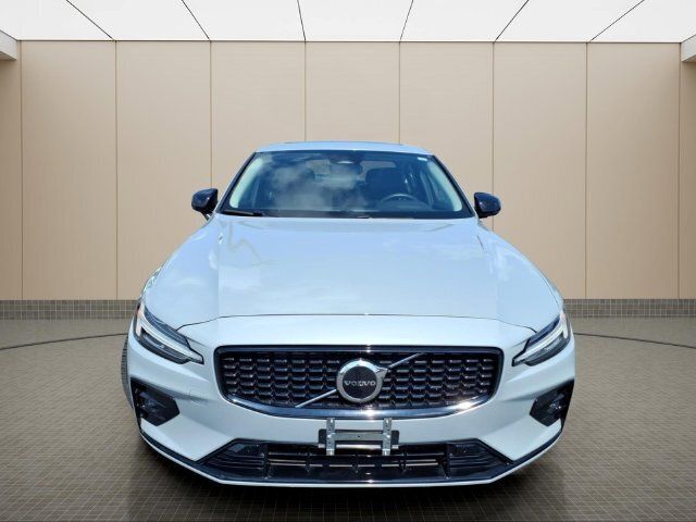 Used 2024 Volvo S60 B5 Core AWD/4WD image 4