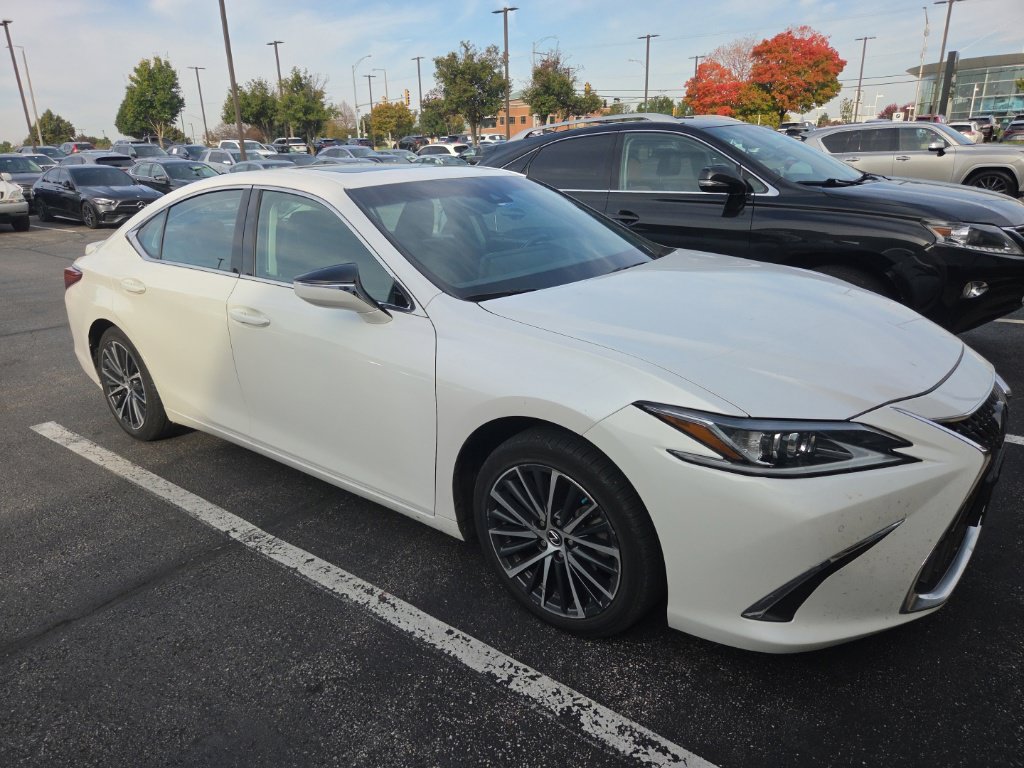 Used 2024 Lexus ES 350 w/ Premium Package FWD image 3