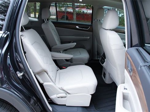 Certified 2025 Volkswagen Atlas SE image 28