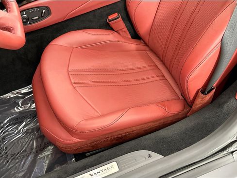 Used 2022 Aston Martin V8 Vantage Roadster image 21