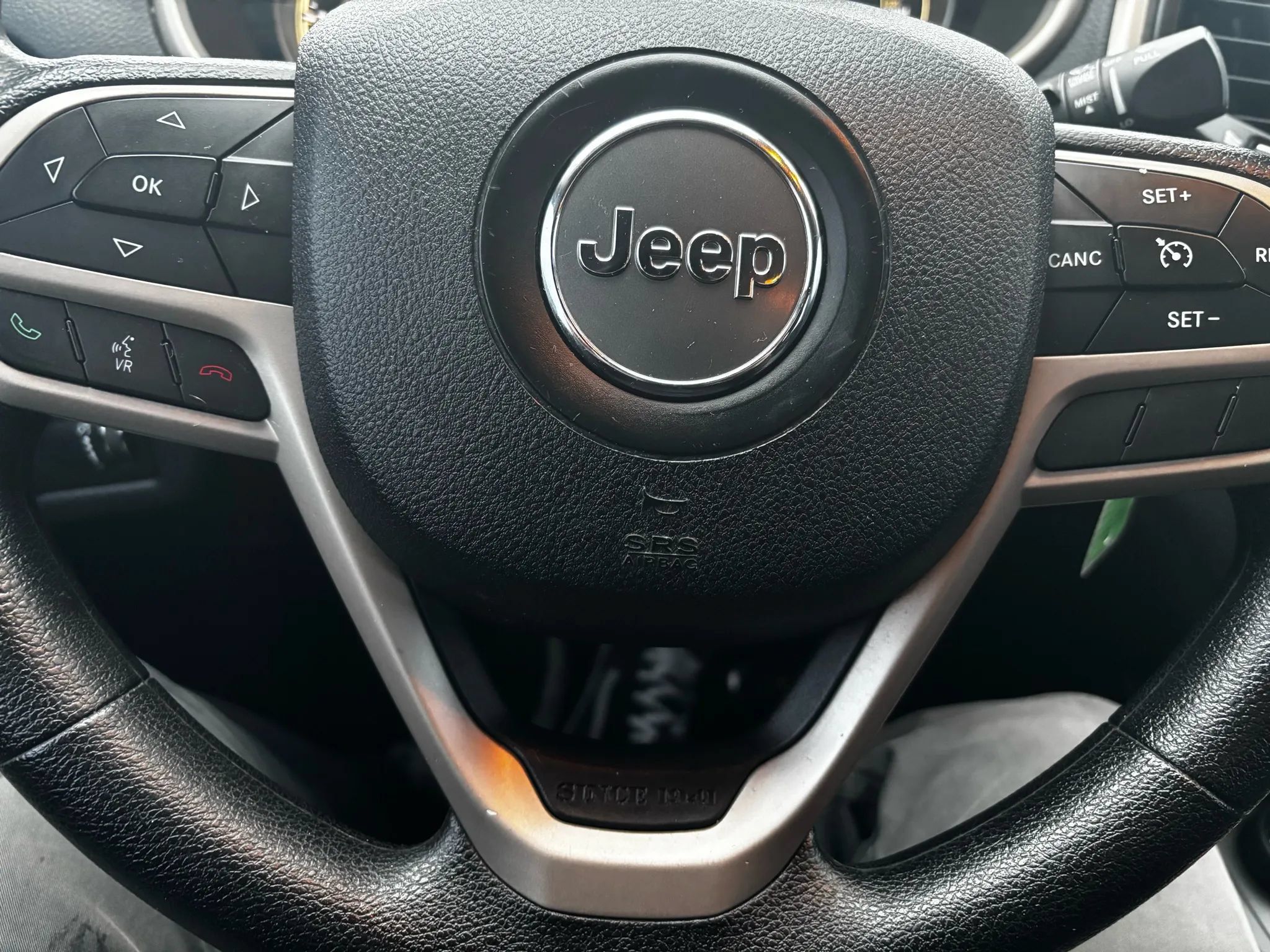 Used 2017 Jeep Cherokee Sport AWD/4WD image 12