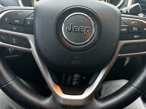 Used 2017 Jeep Cherokee Sport AWD/4WD image 12