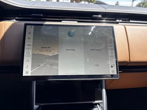 Used 2025 Land Rover Range Rover SE AWD/4WD image 11