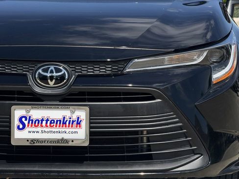 Used 2023 Toyota Corolla LE FWD image 8