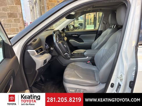Used 2022 Toyota Highlander XLE image 14