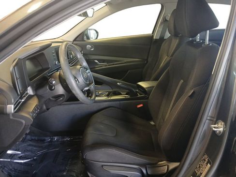 Used 2024 Hyundai Elantra SE FWD image 9