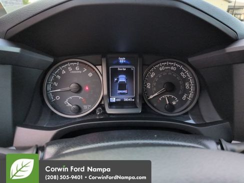 Used 2018 Toyota Tacoma TRD Sport w/ Technology Package AWD/4WD image 15