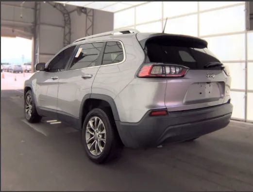 Used 2019 Jeep Cherokee Latitude Plus FWD image 2