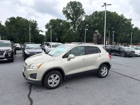 Used 2016 Chevrolet Trax LT w/ LT Convenience Package AWD/4WD image 3