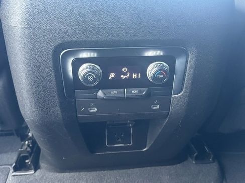 Used 2022 GMC Yukon SLE w/ Gmc Pro Safety Plus Package image 17