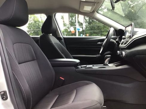 Used 2025 Nissan Altima 2.5 SV FWD image 19