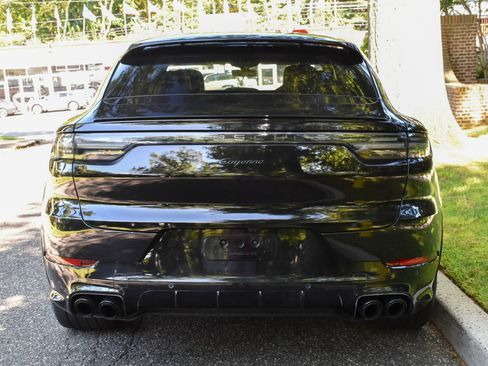 Used 2023 Porsche Cayenne Platinum Edition AWD/4WD image 6