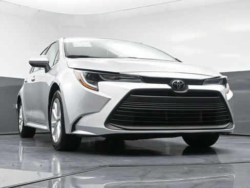 Used 2024 Toyota Corolla LE w/ LE Convenience Package image 47