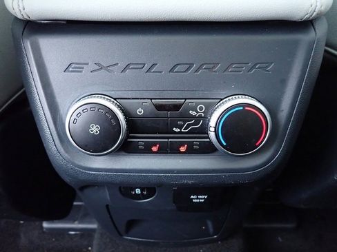 Certified 2025 Ford Explorer Platinum w/ LUX Leather Package image 20