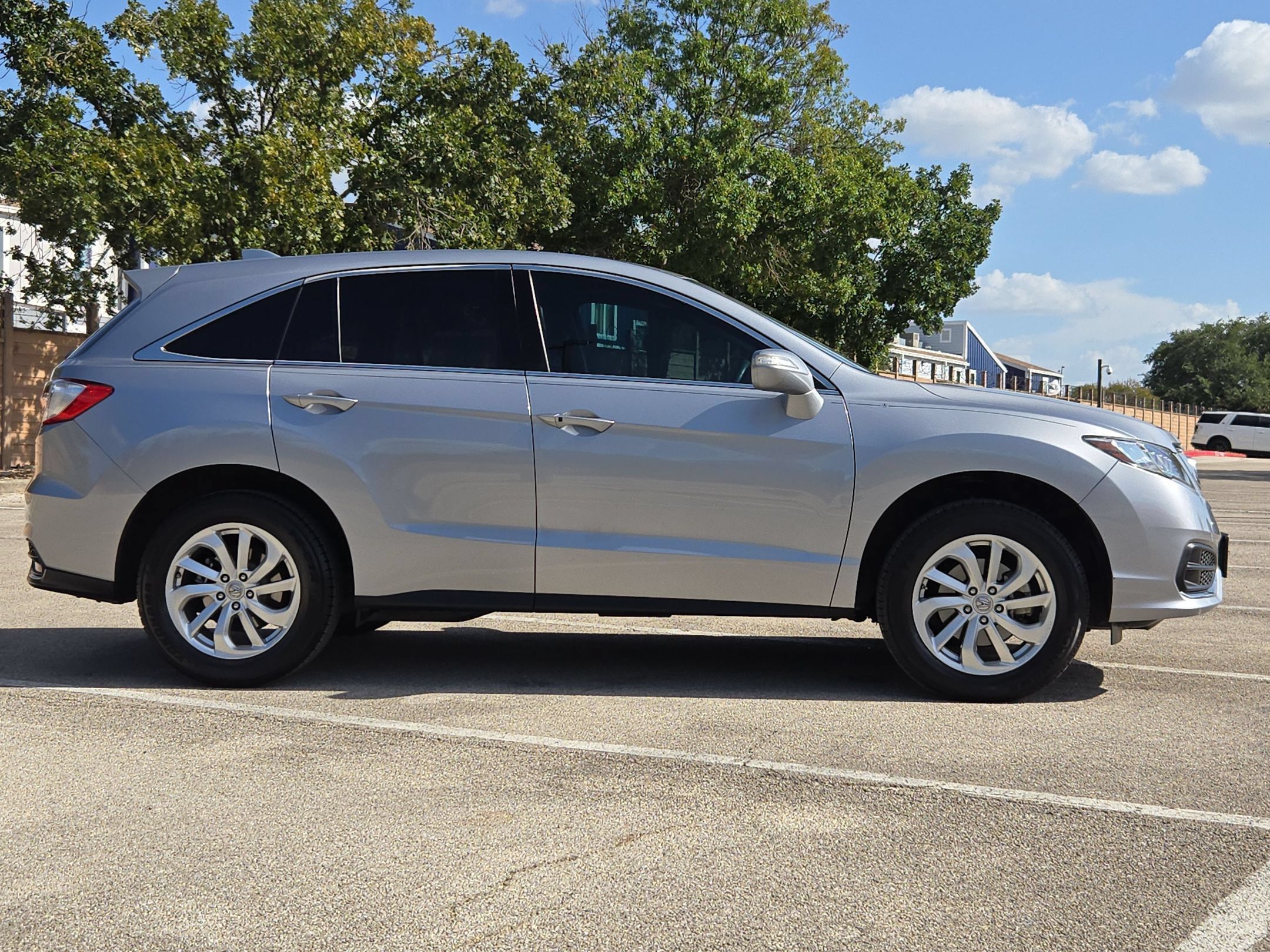 Used 2018 Acura RDX FWD image 2