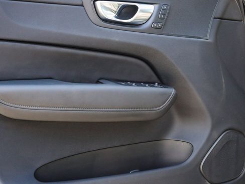 Used 2025 Volvo XC60 B5 Plus w/ Climate Package image 19