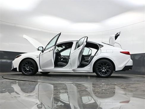 Used 2025 Toyota Camry SE w/ Convenience Package image 40