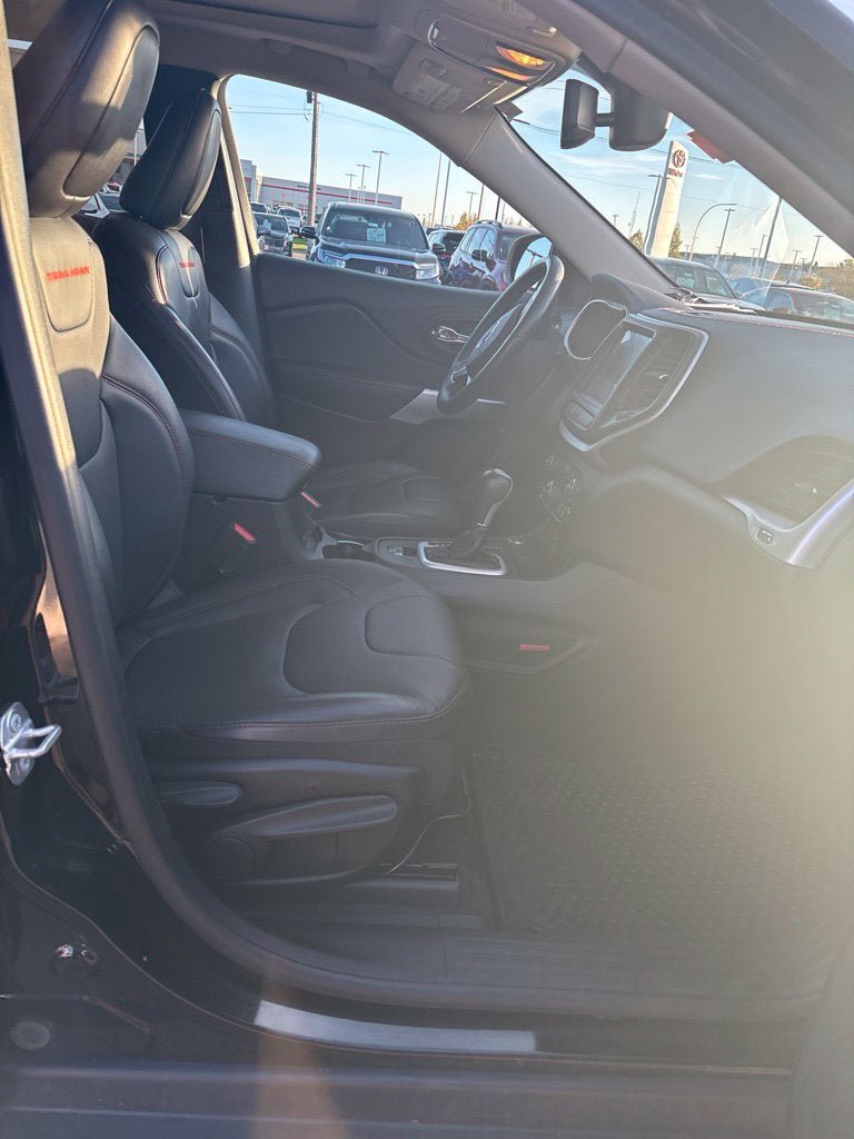 Used 2018 Jeep Cherokee Trailhawk w/ Quick Order Package 27L AWD/4WD image 28