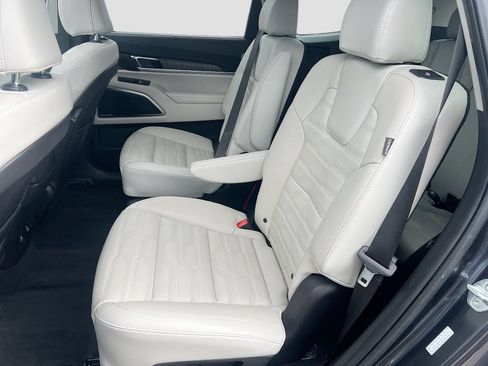 Used 2024 Kia Telluride SX Prestige AWD/4WD image 25