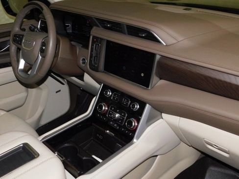 Used 2024 GMC Yukon Denali w/ Advanced Technology Package image 21