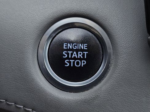 Used 2020 Toyota Highlander XLE image 25