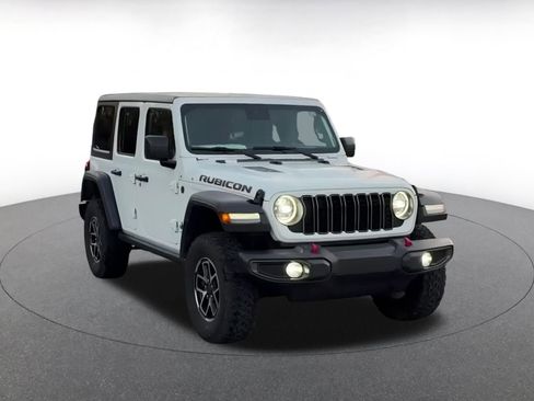 Used 2025 Jeep Wrangler Rubicon image 3