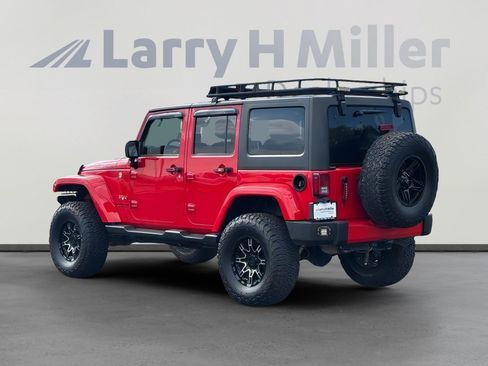 Used 2018 Jeep Wrangler Unlimited Sahara w/ Connectivity Group AWD/4WD image 4