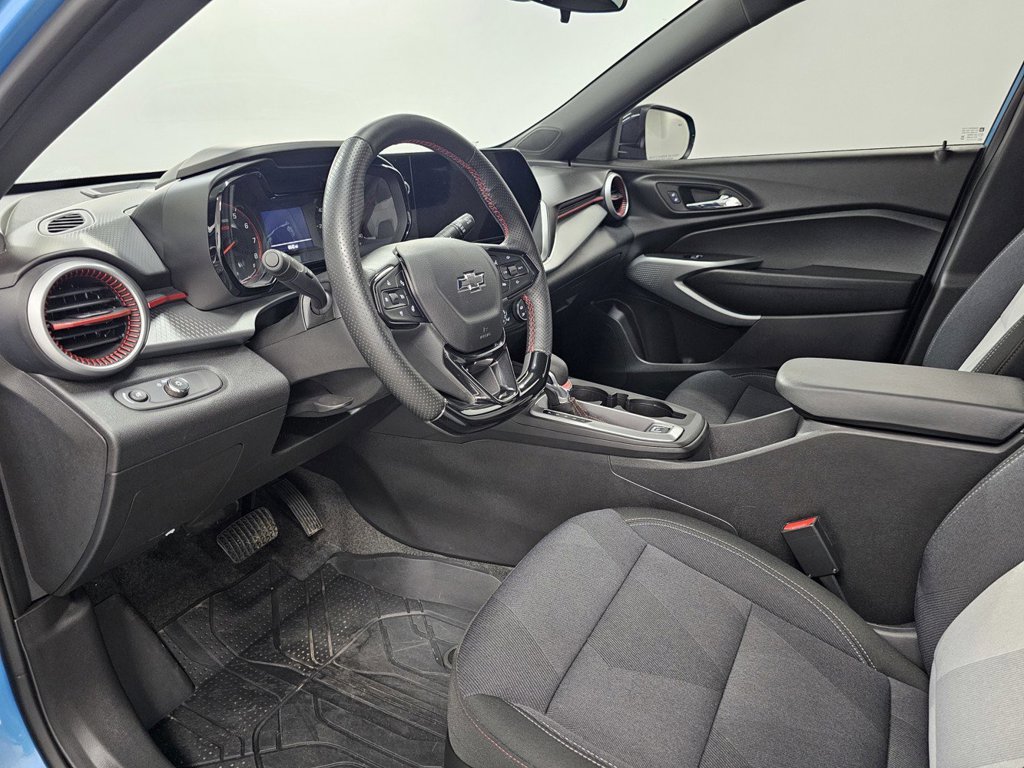 Used 2025 Chevrolet Trax RS w/ Sunroof Package FWD image 15