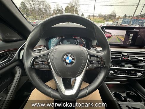 Used 2022 BMW 530i xDrive w/ Premium Package image 7