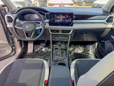 New 2026 Volkswagen Taos SE AWD/4WD image 24