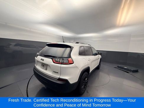 Used 2021 Jeep Cherokee Latitude Plus w/ Sun & Sound Group FWD image 4