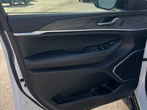 New 2026 Jeep Grand Cherokee Limited image 10