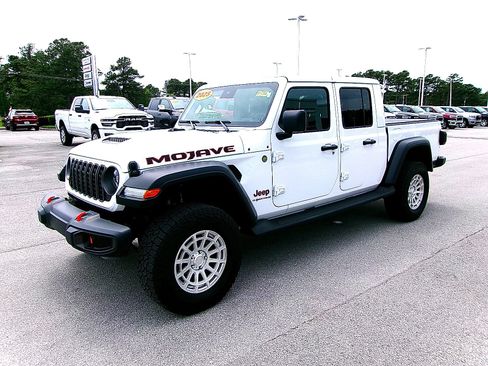 Used 2025 Jeep Gladiator Mojave w/ Safety Group AWD/4WD image 3