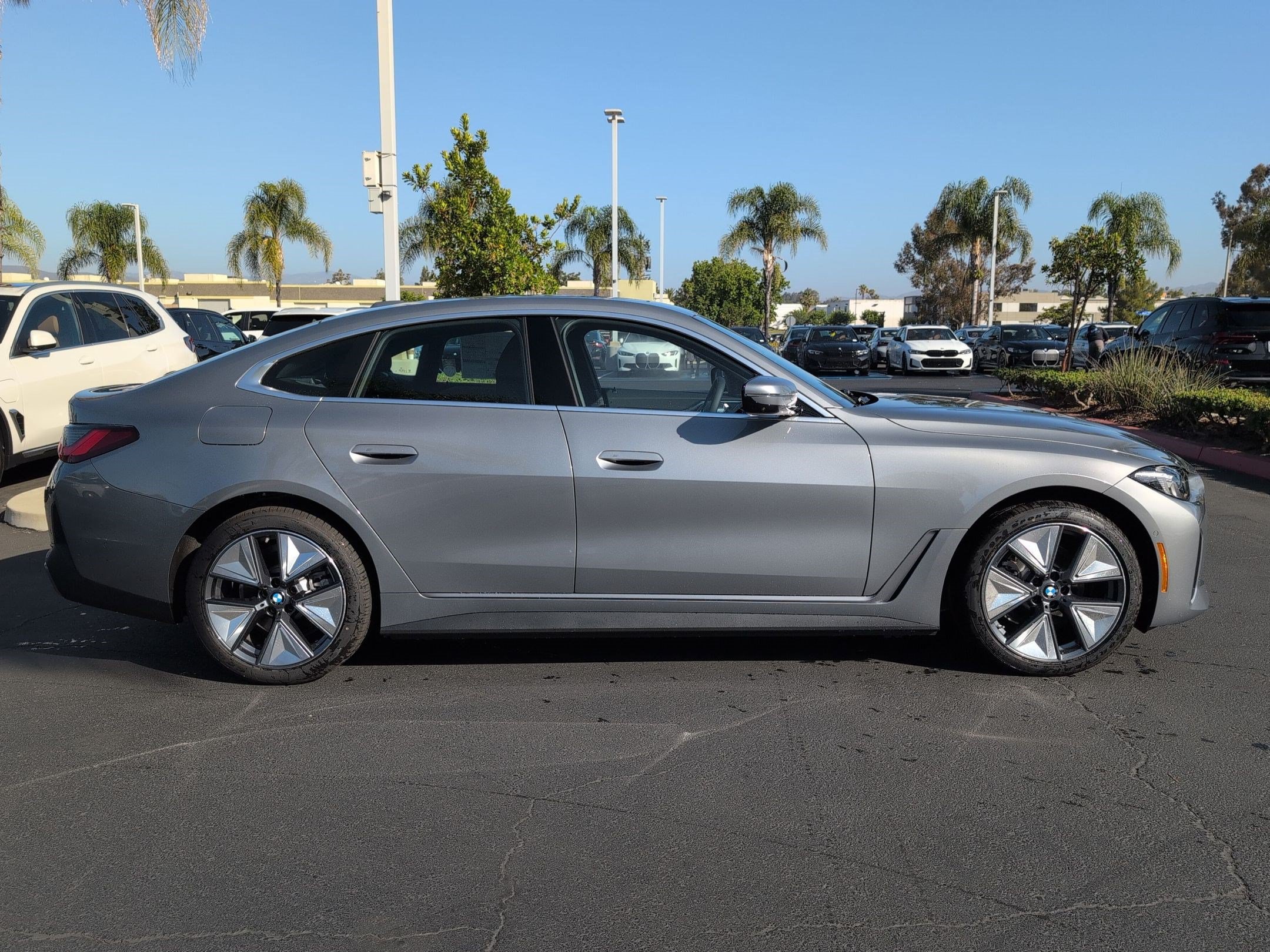 New 2026 BMW i4 eDrive40 w/ Parking Assistance Package RWD image 11