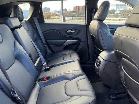 Used 2021 Jeep Cherokee Limited image 25