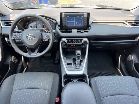 Used 2020 Toyota RAV4 XLE w/ Convenience Package FWD image 23