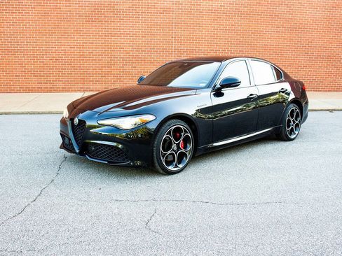 Used 2022 Alfa Romeo Giulia Veloce AWD/4WD image 8