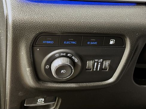 Used 2023 Jeep Grand Cherokee Overland w/ Advanced Protech Group III image 16