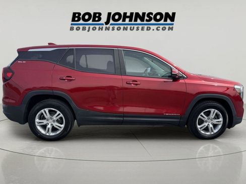 Used 2022 GMC Terrain SLE FWD image 2