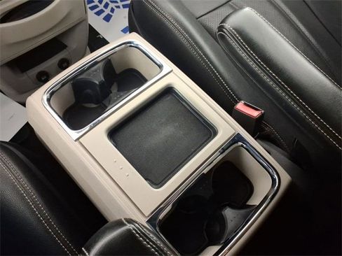 Used 2014 Chrysler Town & Country Touring-L w/ Driver Convenience Group image 23