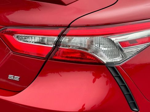 Used 2019 Toyota Camry SE image 12