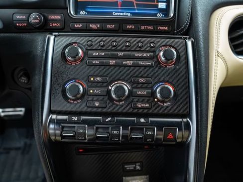 Used 2015 Nissan GT-R Premium AWD/4WD image 28