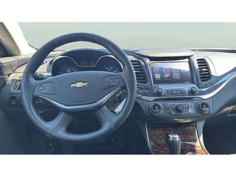 Used 2015 Chevrolet Impala LT w/ Convenience Package image 12