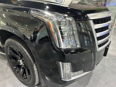 Used 2019 Cadillac Escalade ESV Premium Luxury AWD/4WD image 22