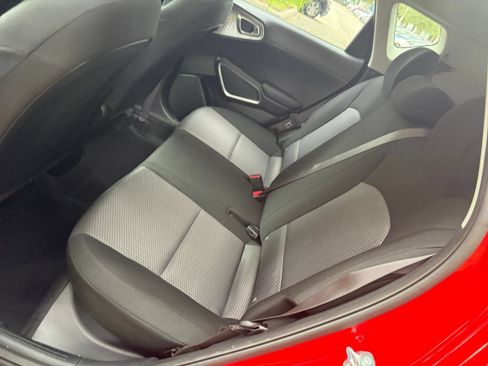 Used 2025 Kia Soul LX w/ LX Technology Package FWD image 36