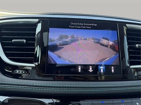 Used 2018 Chrysler Pacifica Limited w/ Advanced Safetytec Group FWD image 61