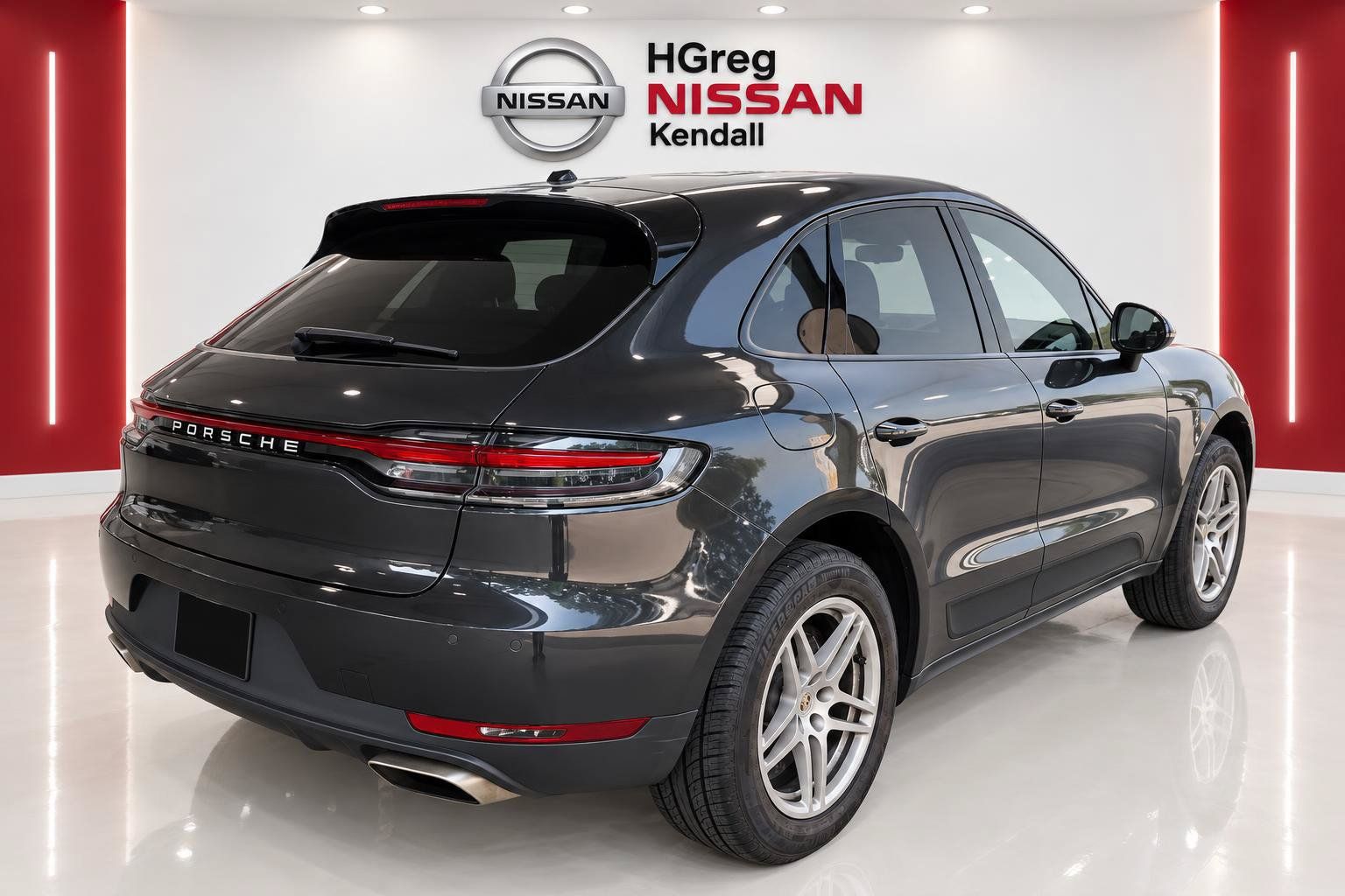 Used 2020 Porsche Macan AWD/4WD image 4