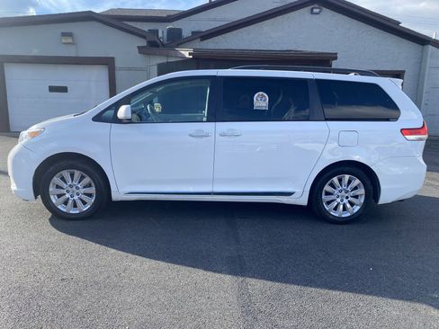 Used 2012 Toyota Sienna XLE image 8