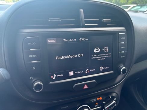 Used 2025 Kia Soul LX w/ LX Technology Package FWD image 17