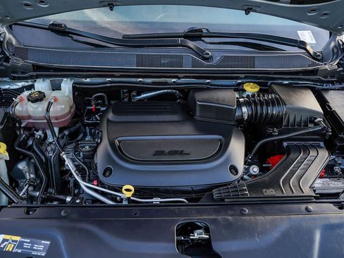 Used 2023 Chrysler Pacifica Limited image 26